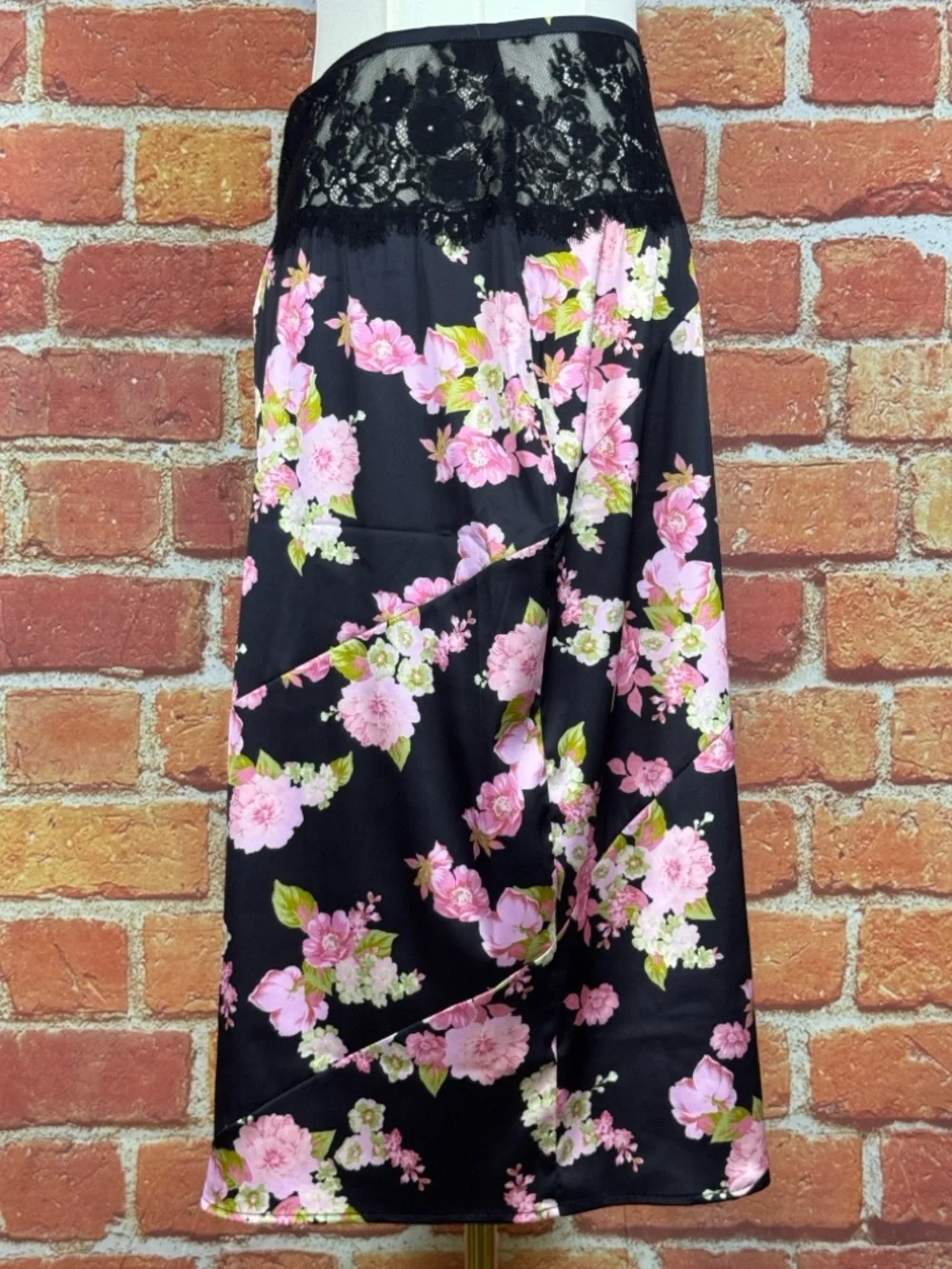 For Love & Lemons Floral Black and Pink Women's Skirt Size Medium - Picture 2 of 15